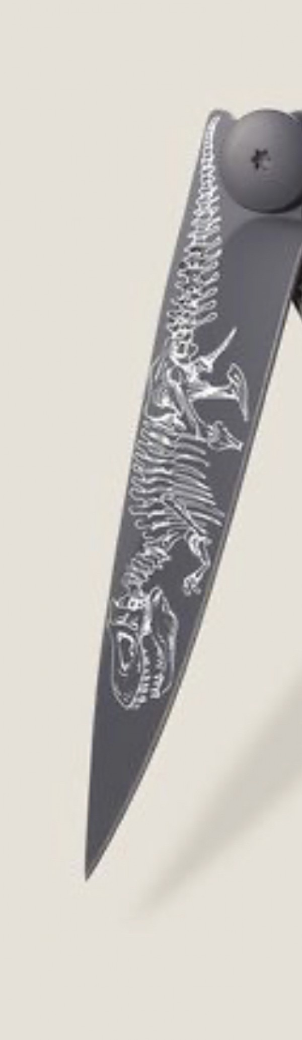 Couteau tatouage Dinosaure avec phrase (mais laquelle ahah)