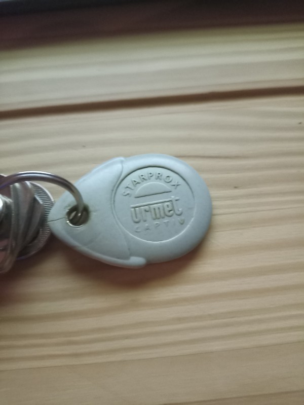 2 trousseaux de clefs