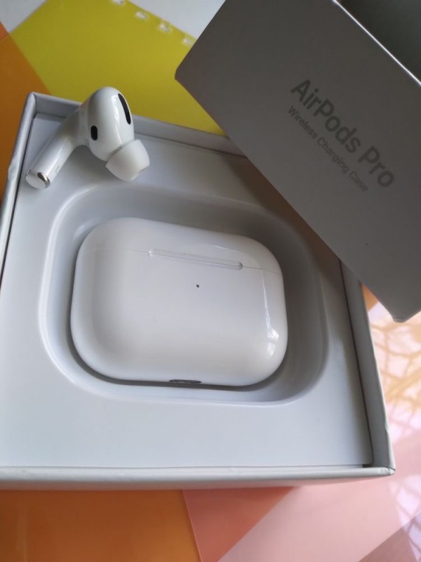 Perdu boîte d’AirPods Pro (sans écouteurs dedans) dans le bus D (Plaisances) de 21h38 à Mantes La Jolie