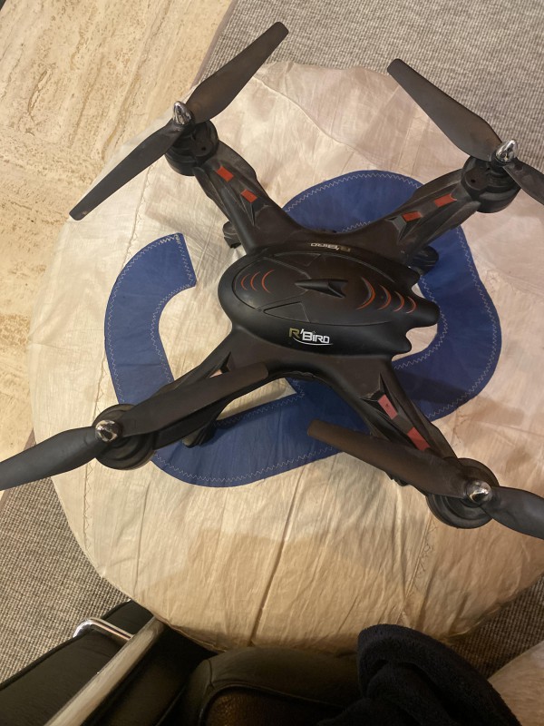 J ai trouver un drone à vaux sur Seine de la marque rbird