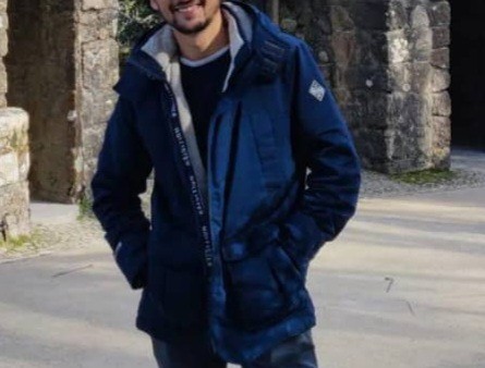 Perdu manteau hollister bleu avec moumoute à l'intérieur, à deauville