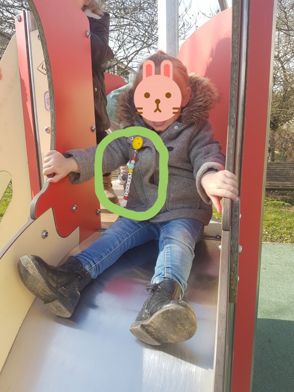 Attaché tétine