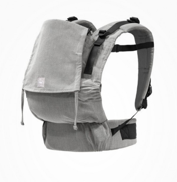 Porte-bébé gris marque Limas parking de la Plage d‘escalet