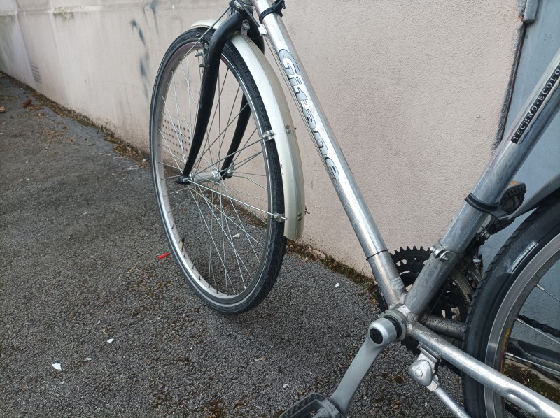 Vélo gris gitane