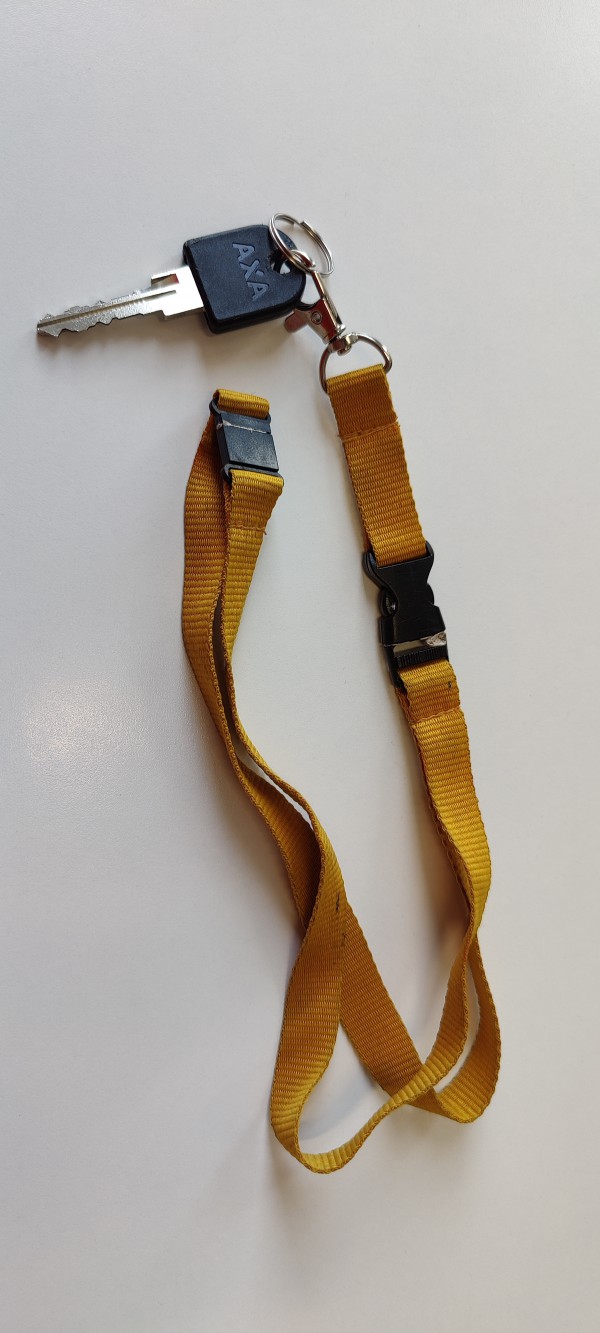 Clé AXA avec cordon jaune