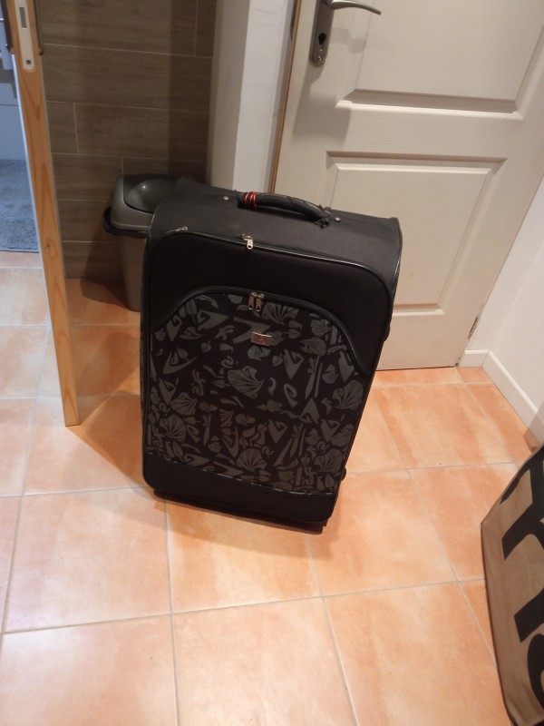 Perdu Valise avec vêtements