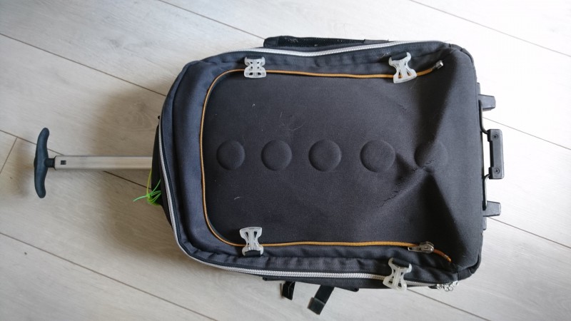 Valise à roulettes noire ikea flixbus Grenoble