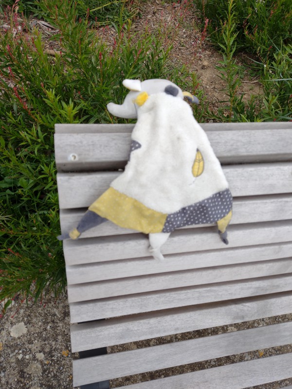 Doudou éléphant autoroute A61