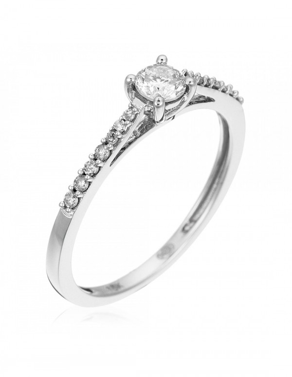 Bague Or blanc avec diamants dans les rues de Vernon