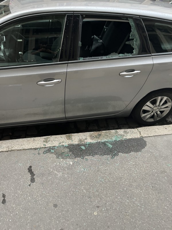 Sac HP volé, 2 rue Vauban à Lyon 6 p;lace de parking