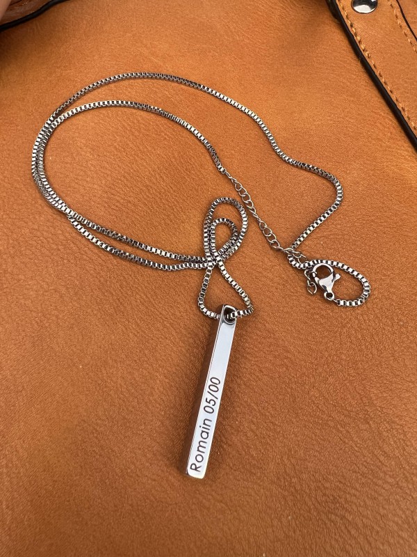 Collier argenté avec 3 prénoms