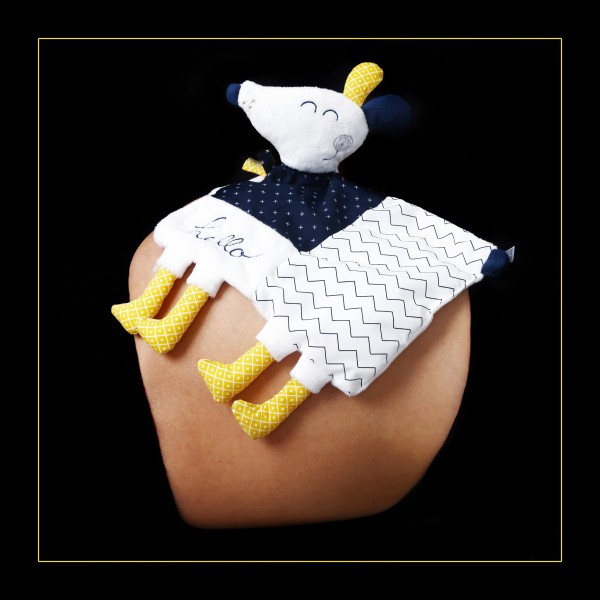 Doudou chien bleu blanc jaune avermes