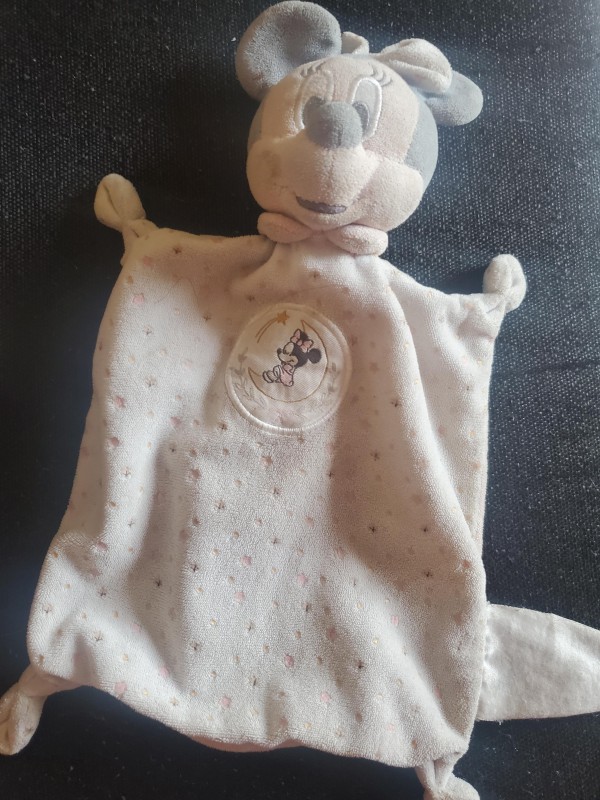 Doudou Minnie perdu au marché au village