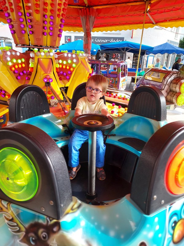 Perdu lunette de vue enfant sur la trouée verte