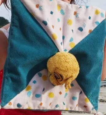 Doudou Simba carré vert et jaune