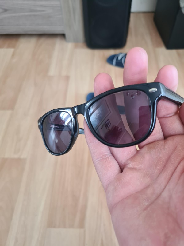 Lunette solaire de vue retrouver a la plage de Sangatte de la marque alternance