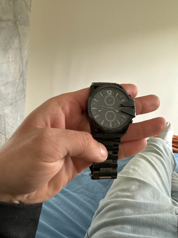 Perdu montre noir la marque ce diesel sur la plage de Tréport