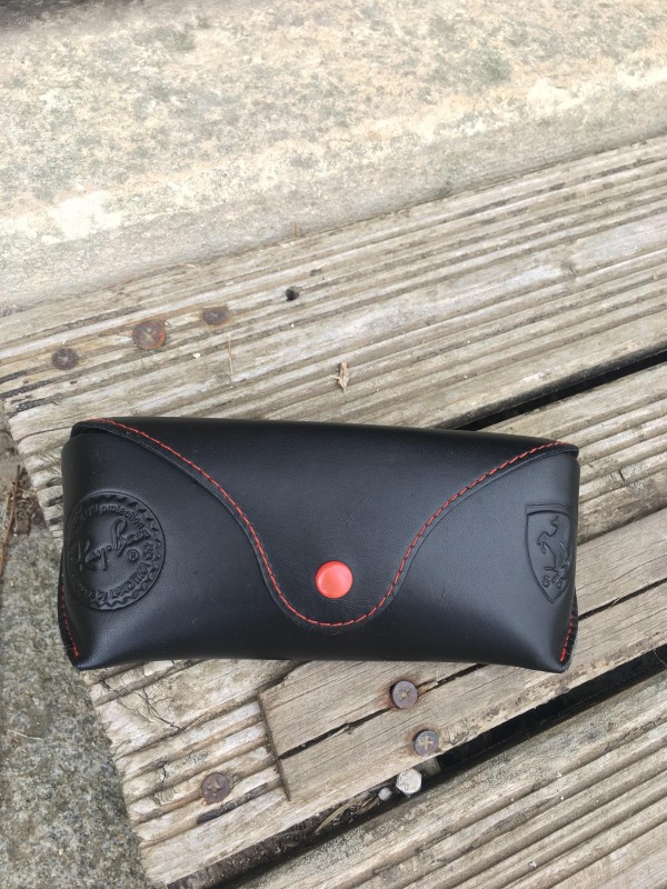Étui à lunettes Rayban noir et rouge