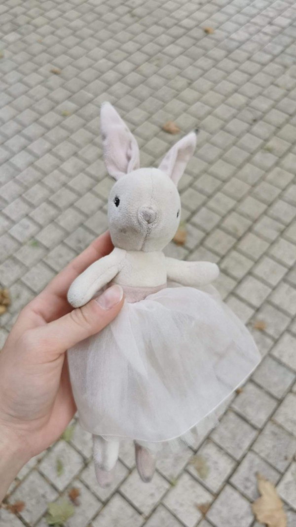 Doudou lapin rose avec une robe JellyCat