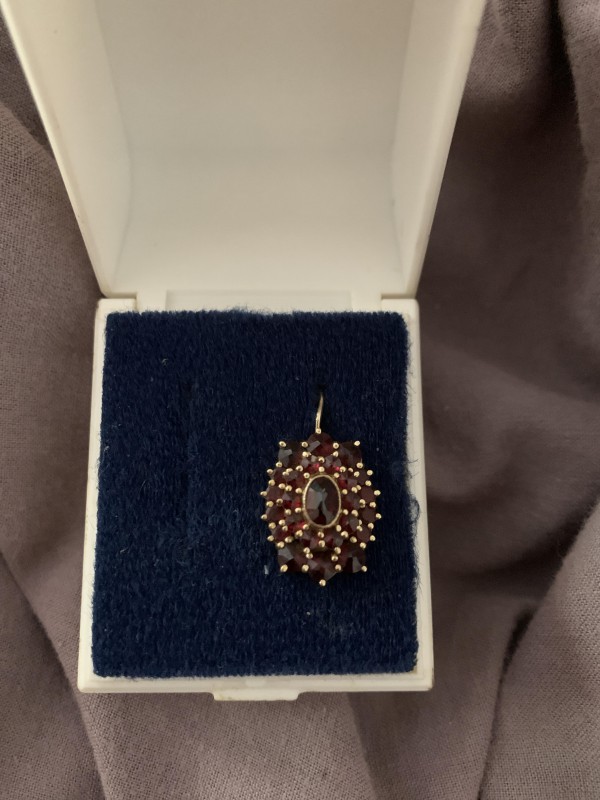 Perdue boucle d’oreille de ma grand mère décédée…
