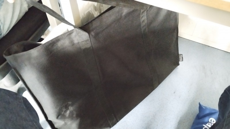 Sac avec pochette dessin perdu au métro