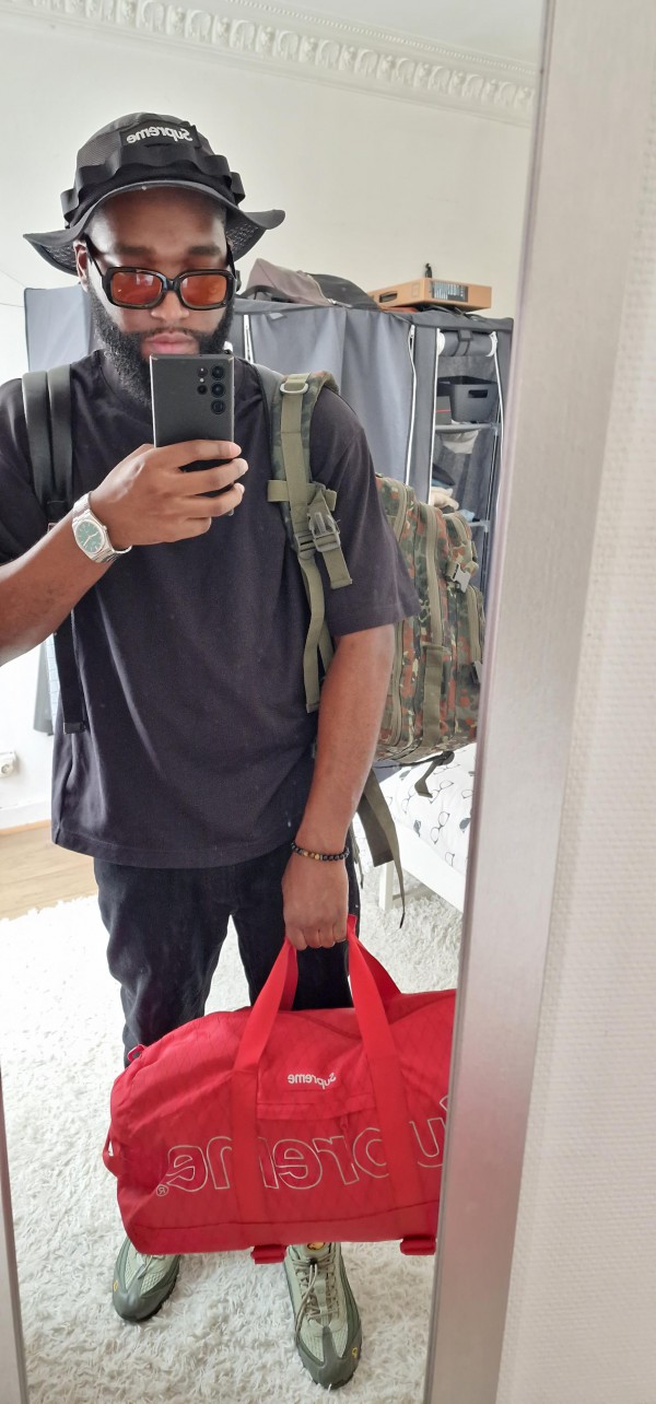 Oublié sac de voyage rouge Supreme à Rennes