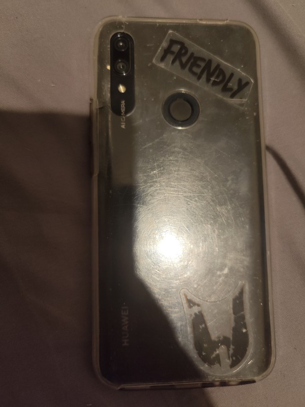 Téléphone trouvé près du collège lavalley me contacter si c'est le votre