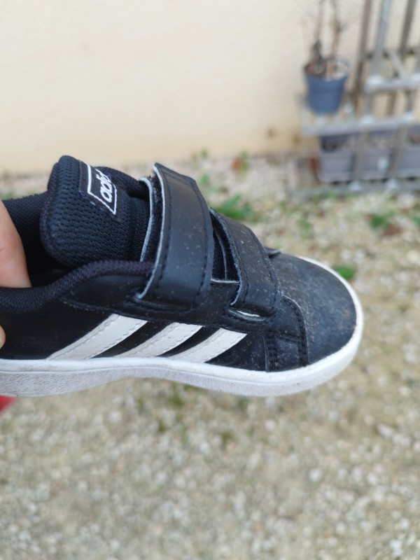 Basket adidas bébé