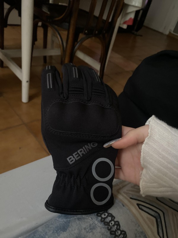 Gant de moto perdu