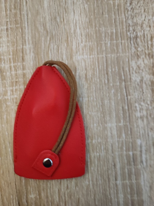Perdu pochon clef simili cuir jaune orangé st acheul Amiens