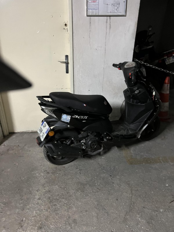 Scooter noir