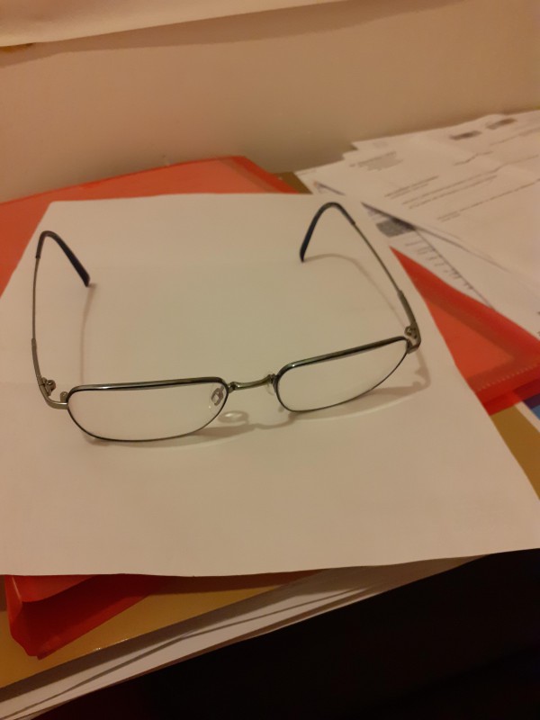 Perdu Lunettes de vue dans Etui Rouge Bordeaux le 21/12/2023 matin Parvis La Defense