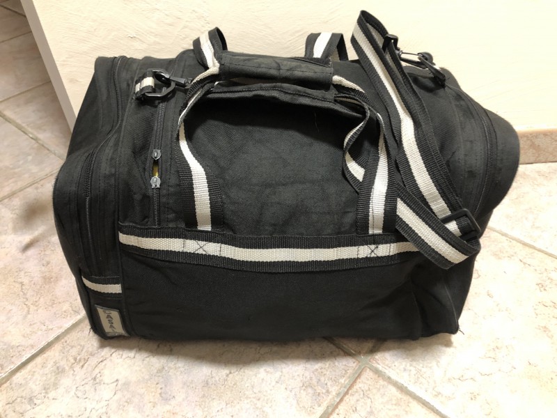 Sac de sport noir dans le bus C3 à Lyon Saint Paul