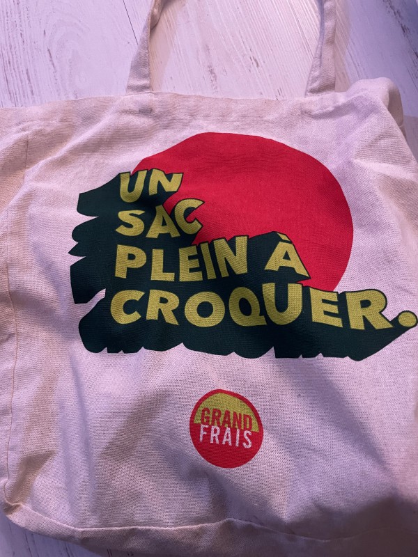 Perdu sac en tissu Grand frais avec une enveloppe contenant 140€ pour mes enfants , merci de votre honnêteté et gentillesse.