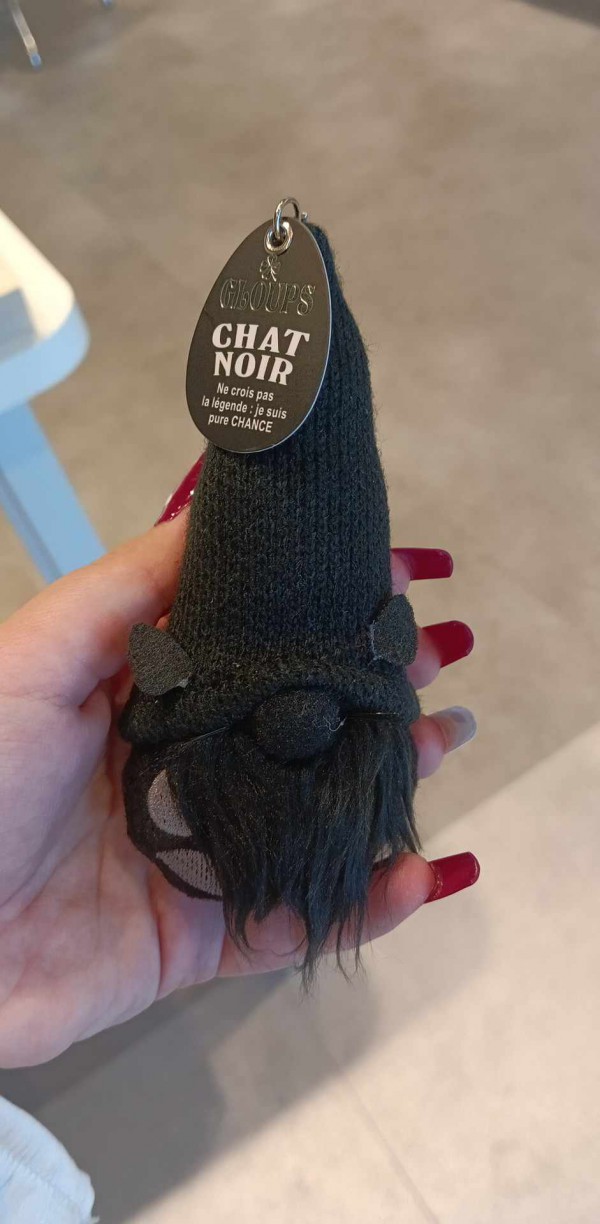 Perdu porte clé peluche gnome noir