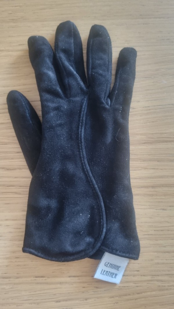 Gant noir en cuir