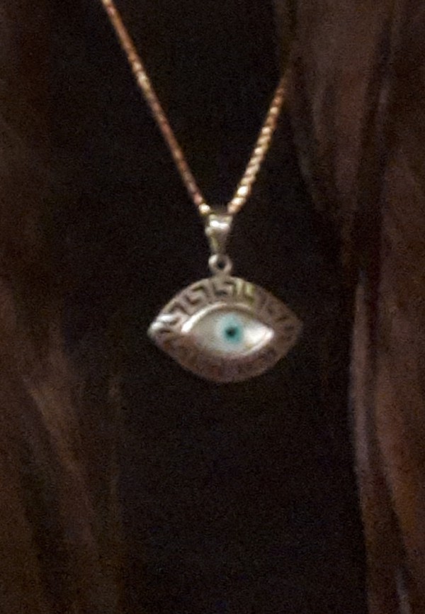Collier oeil perdu à Aix en Provence, avenue saint Jérôme