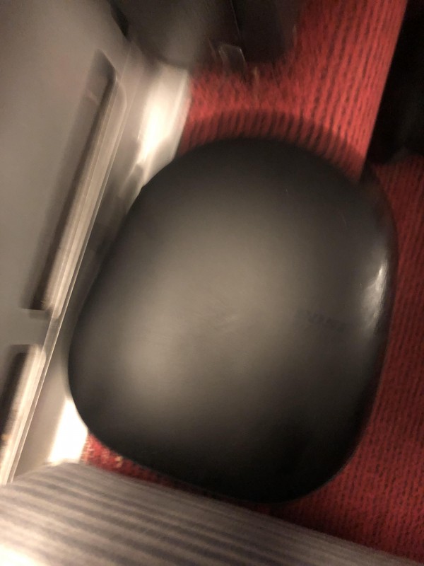 Trouve casque Bose dans train