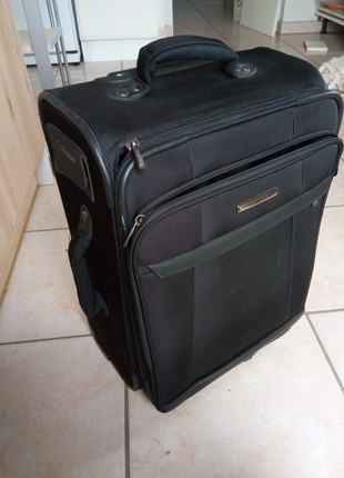 Perdu valise remplie d'instruments de musique en bois
