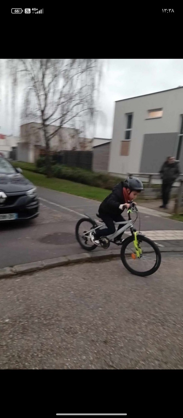 Vèlo perdu dans le parc de MJC a 4 Borne