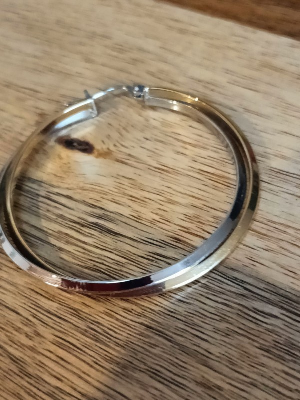 Perdue une boucle d'oreille