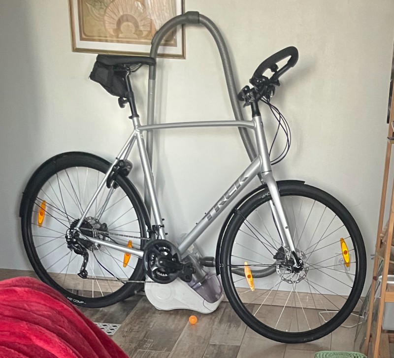 Vélo Trek FX2 gris