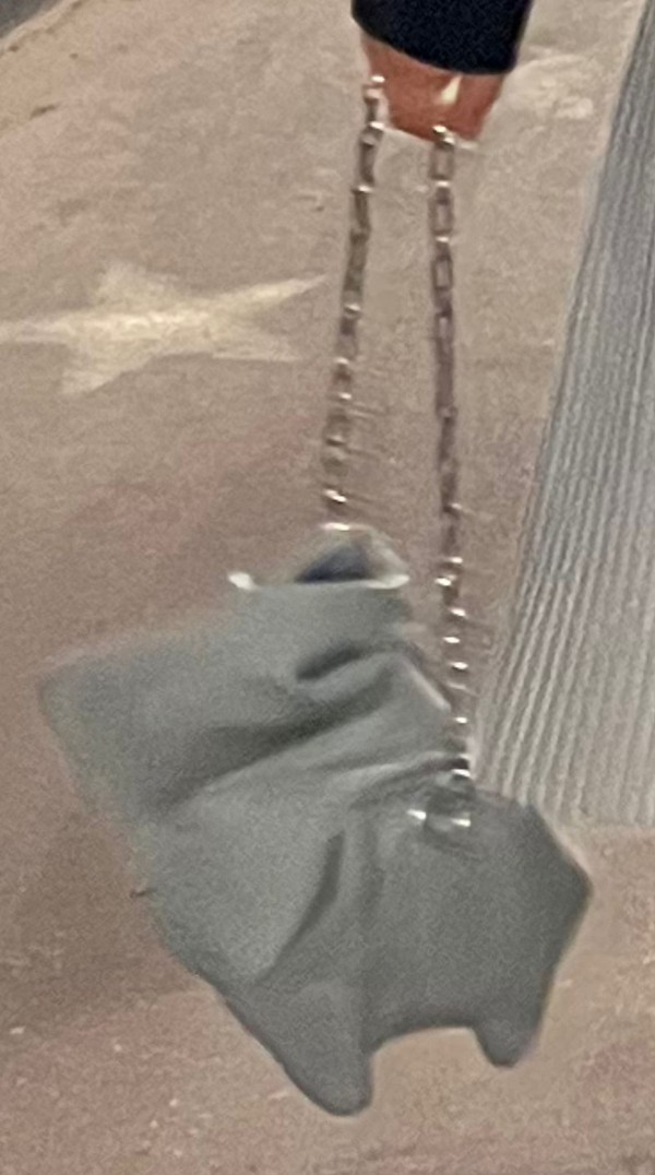 sac à main bleu clair perdu à besançon, Rue Megevand
